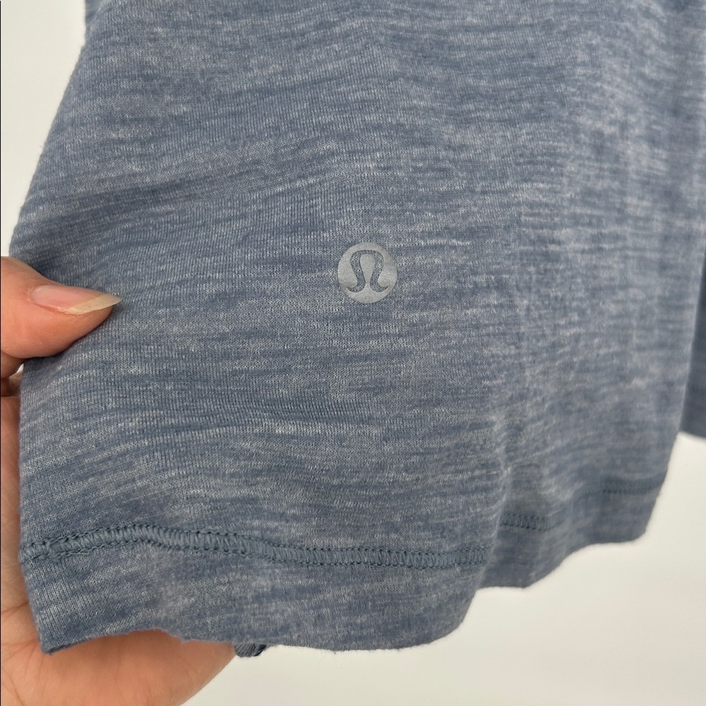 Lululemon Size 6 Heathered Blue Strappy Crossback Built In Bra Tank Top - Picture 5 of 9